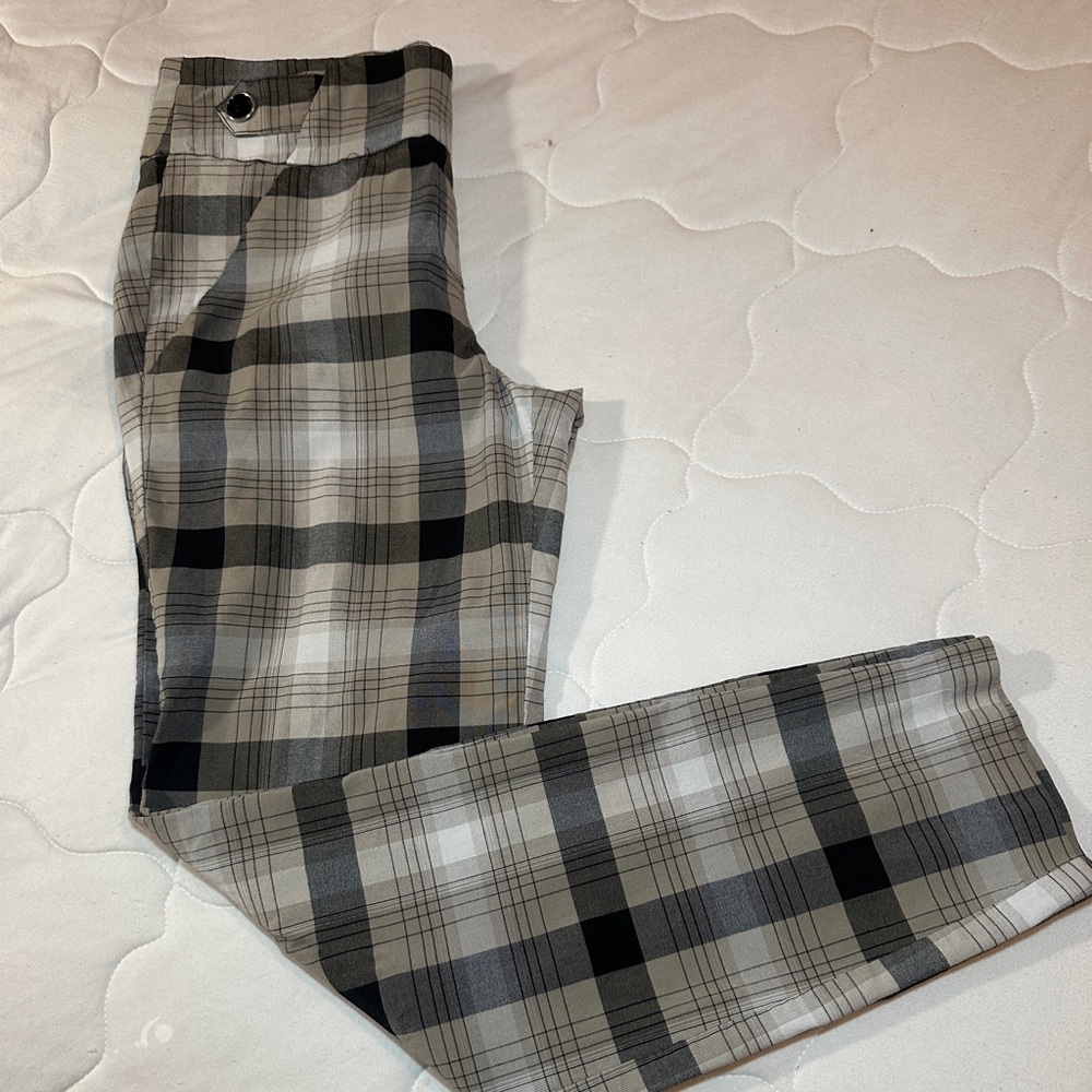 Soho Apparel Black, Grey  White Plaid Stretchy Pants Medium,NWOT